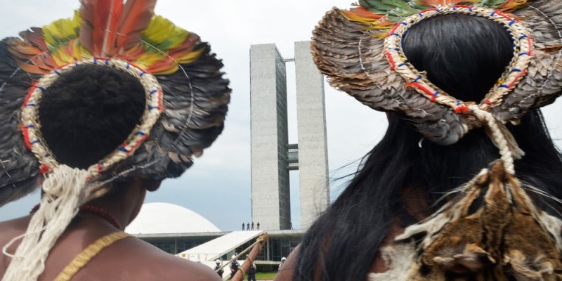 Após anos de críticas, time de futebol americano muda nome em respeito a  povos indígenas